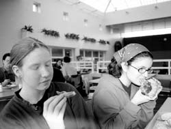 Photo of students eating pizza