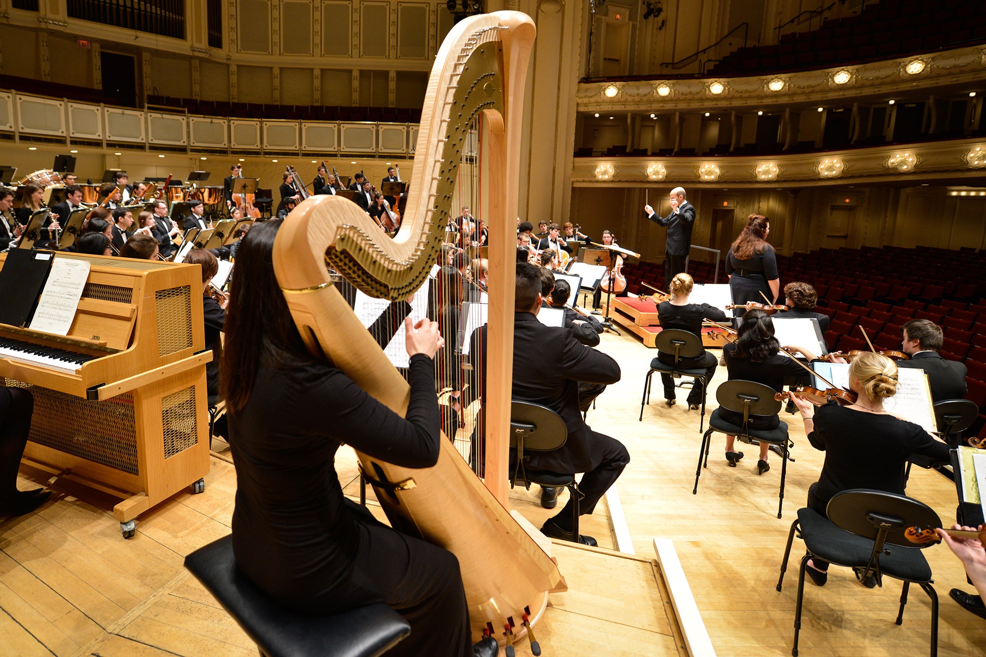 Conservatory student harpist plays with the Oberlin Orchestra during its Chicago concert tour