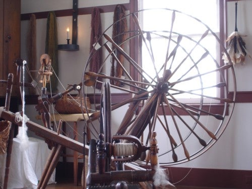 Woonden spinning wheel 
