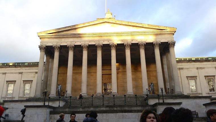 The british museum front with many columns 