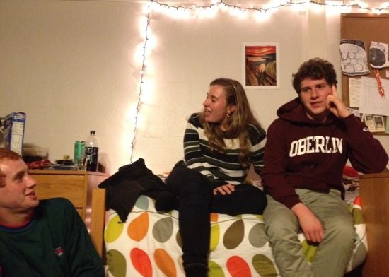 3 people hanging out in a dorm room