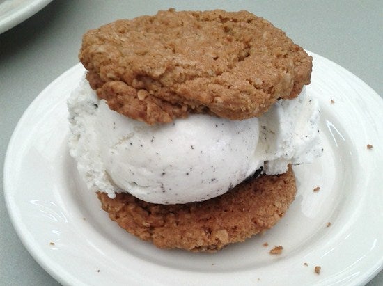Cookie Ice-cream sandwhich 