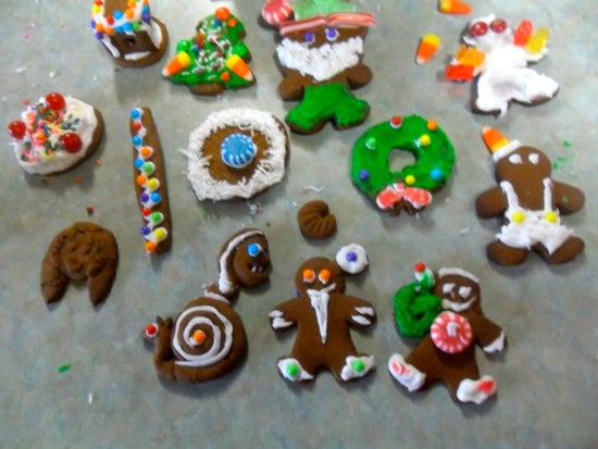 Decorated gingerbread men and shapes 