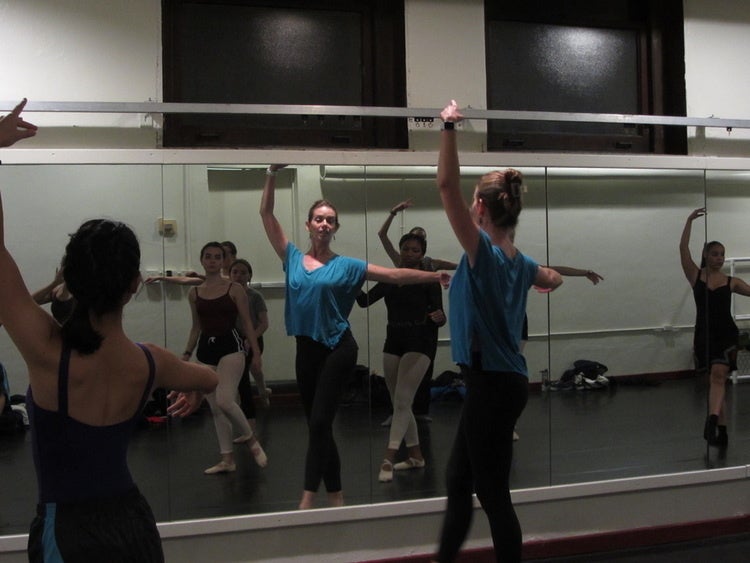 Janet Dziak demonstrates a combination in center to BalletO dancers.