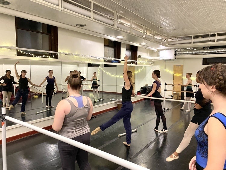 Mary-Elizabeth Fenn demonstrates a combination to BalletO members in Studio 5
