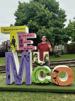 Eduardo in front of colorful letters, "Temuco"