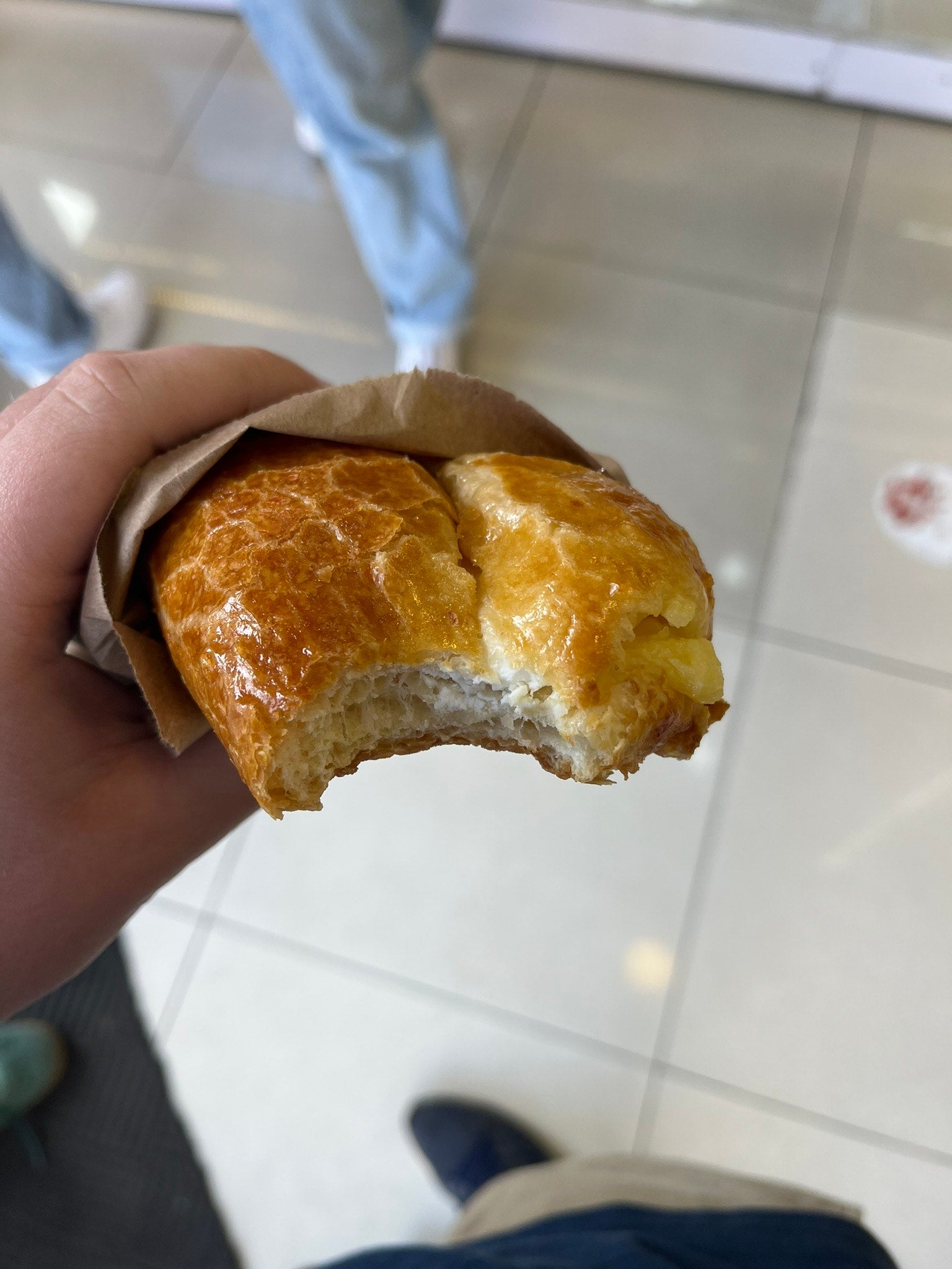 A delicious looking croissant.