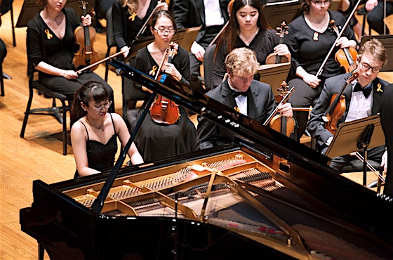 Piano student Yihui Liu playing with the Oberlin Orchestra
