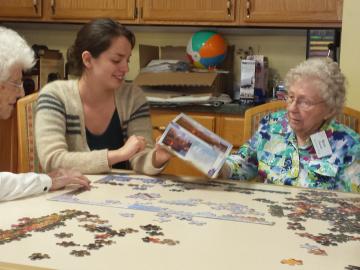 Emilia Varrone ’16 building a puzzle with Kendal residents