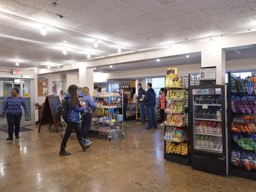 Students shop for groceries inside Oberlin's DeCafé
