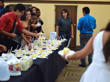 Students gather for dessert 
