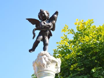 Statue described in caption.