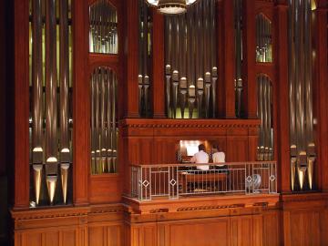 Organist plays Finney Chapel Organ