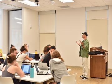 Colás in StudiOC with his class