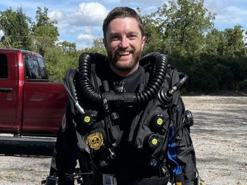 A picture of a man wearing scuba diving gear.