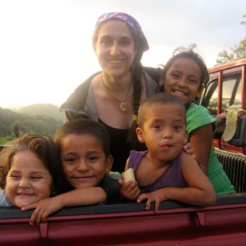 Rachel in the company of 4 young Nicaraguan children.