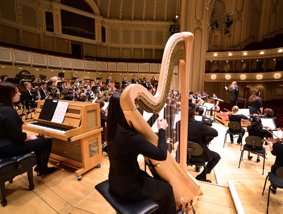 Conservatory student harpist plays with the Oberlin Orchestra during its Chicago concert tour