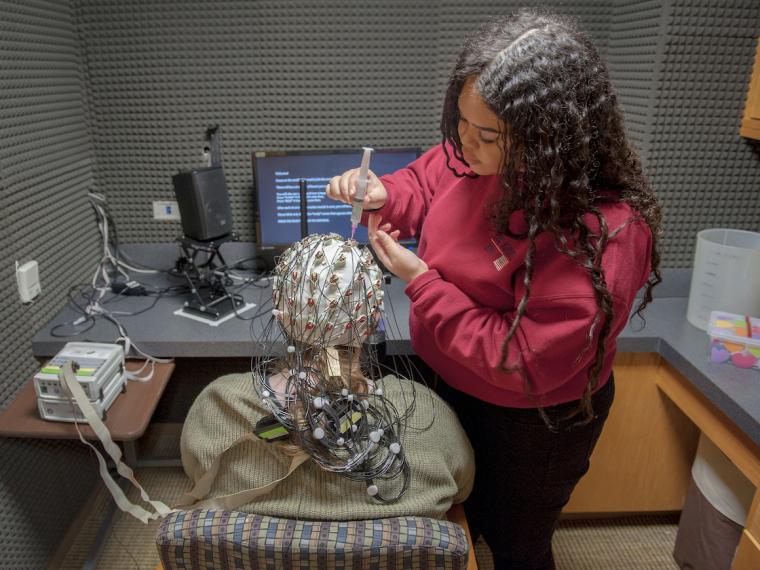 A female student conducts neuroscience research.