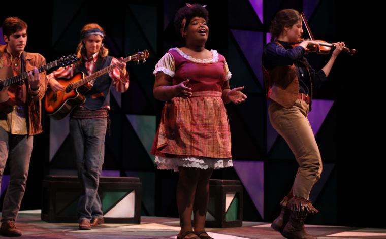 A singer, 2 guitarists, and a violinist.