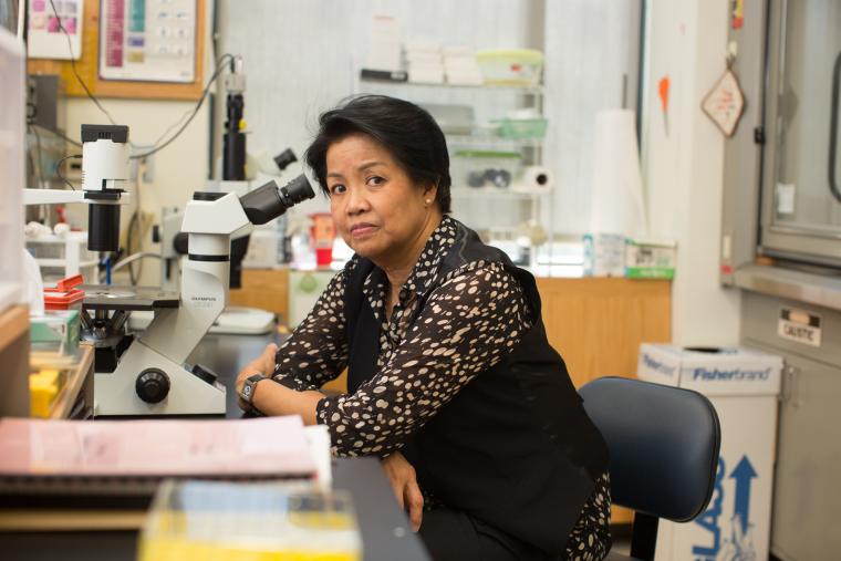 Yolanda Cruz in her lab