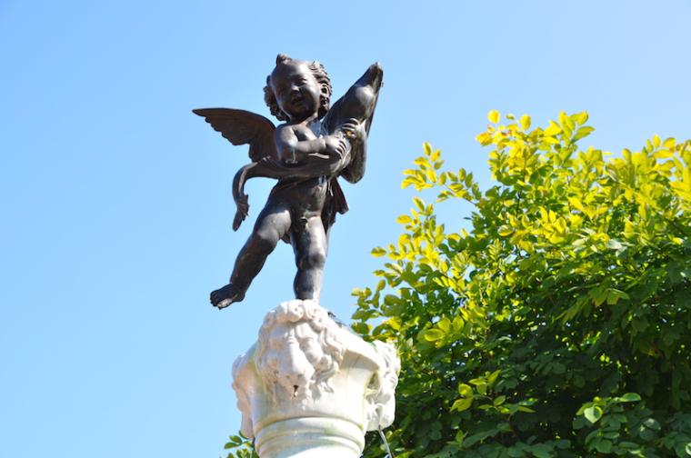 Statue described in caption.