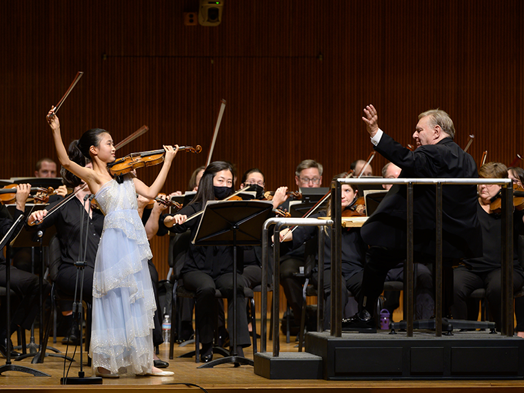 violinist Seohyun Kim performs with Gerhardt Zimmermann and the Canton Symphony Orchestra