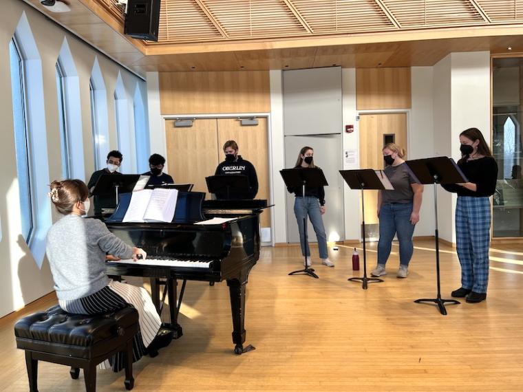 Pianist Kyung-Eun Na coaching opera singers.