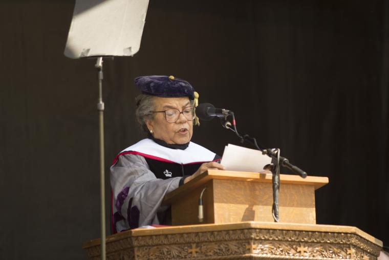 Marian Wright Edelman giving commencement address 