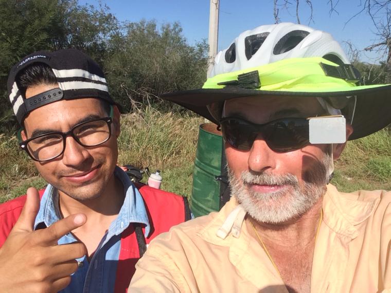 Reynolds takes a selfie with an individual he met along the way