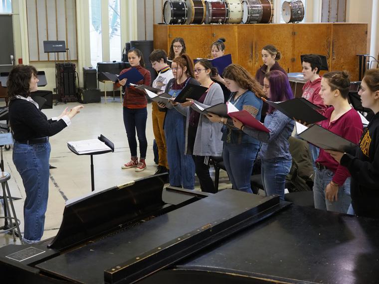 students sing in an ensemble.
