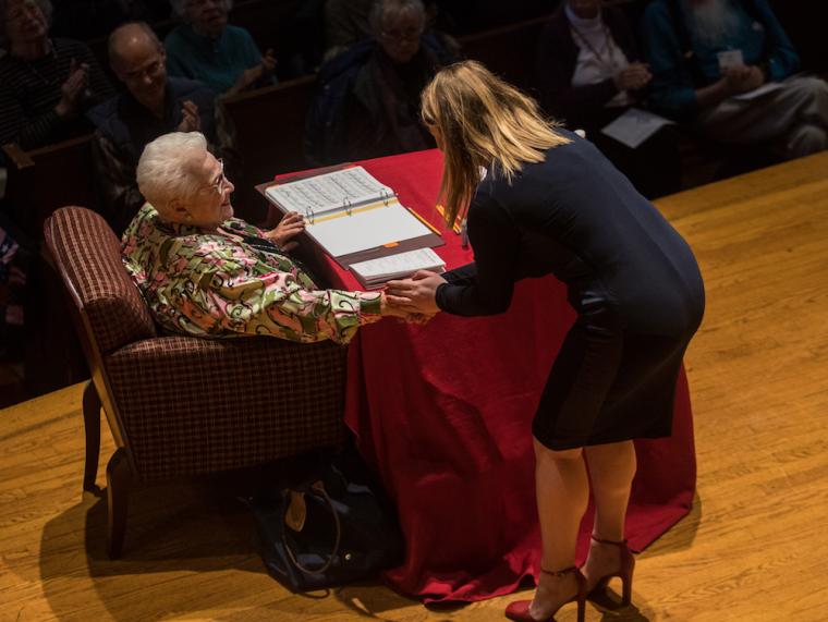 an Oberlin Conservatory singer shakes hands with opera legend Marilyn Horne