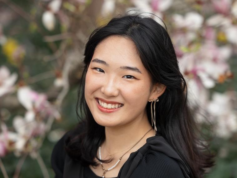 Headshot of Emi Kawamura.