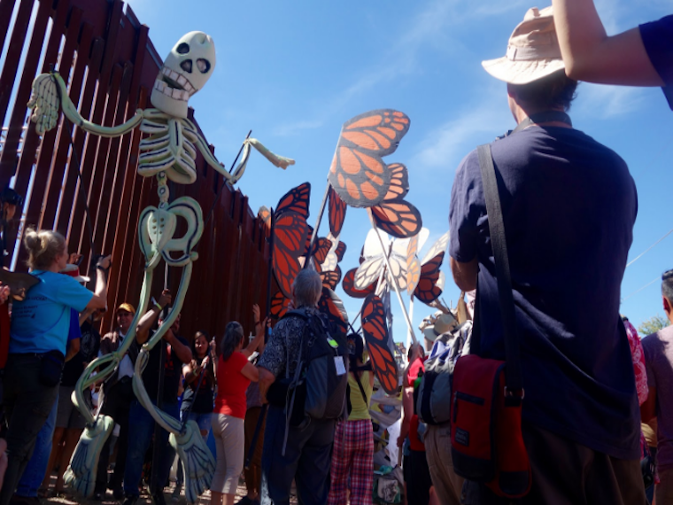 puppet show on US-Mexican border