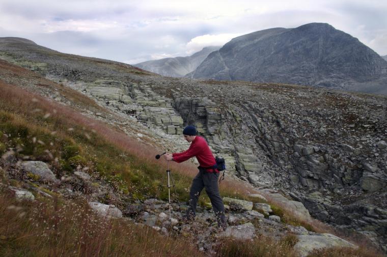 Peter Swendsen recording sounds of nature tin the mountains of Norway