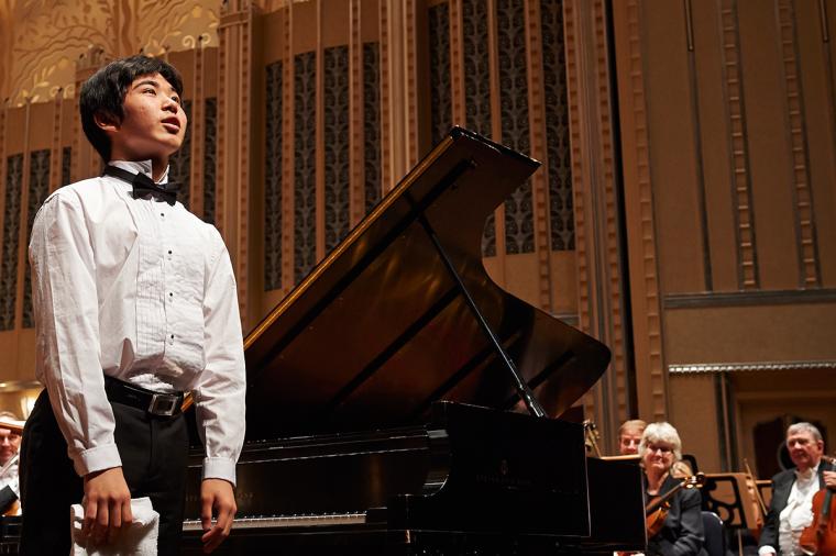 A young pianist takes the stage